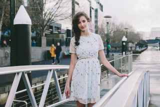 ���i�C���[�W4